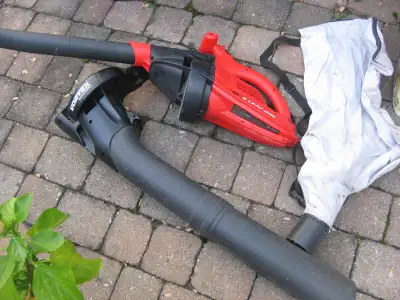 Leaf vacuum / blower, View more