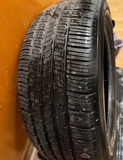 Je mets en vente des pneus toutes saisons de la marque Falken, référence Ziex ZE001A A/S (225/55 R18...