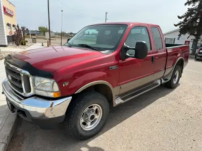 2003 F250 Lariat SuperDuty v10 in Excellent condition. Greta for pulling an RV for your family. Truc...