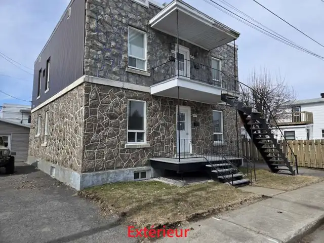 Logement à Louer - Grand 4½   1300pi²   Vanier