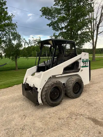 Bobcat 751 skidsteer 4868 hours 38 horse Kubota engine Needs seat bar sensor have it ordered waiting...