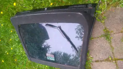 1) Body kit 16V. Reste 2 côtés droits. 2 arrière droit. 2 arrières. 2 côtés gauche. 1 moulure de por...