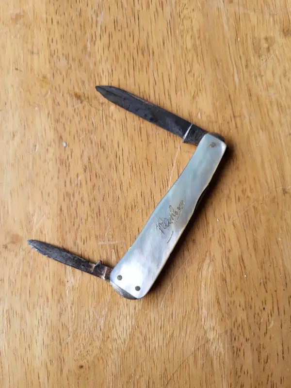 Antique Remington UMC R 2 Blade Pocket Knife pearl Handles in Arts & Collectibles in Hamilton - Image 2