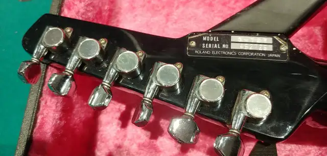 Roland Guitar Synthesizer GR-700 and G-707 Guitar in Guitars in Oakville / Halton Region - Image 10