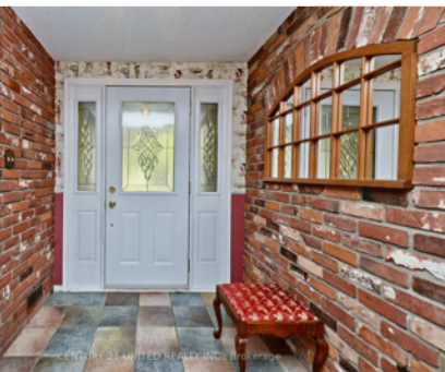 Student Female Room in Coed House on Bus Routes 7 & 9 in Room Rentals & Roommates in Peterborough - Image 3