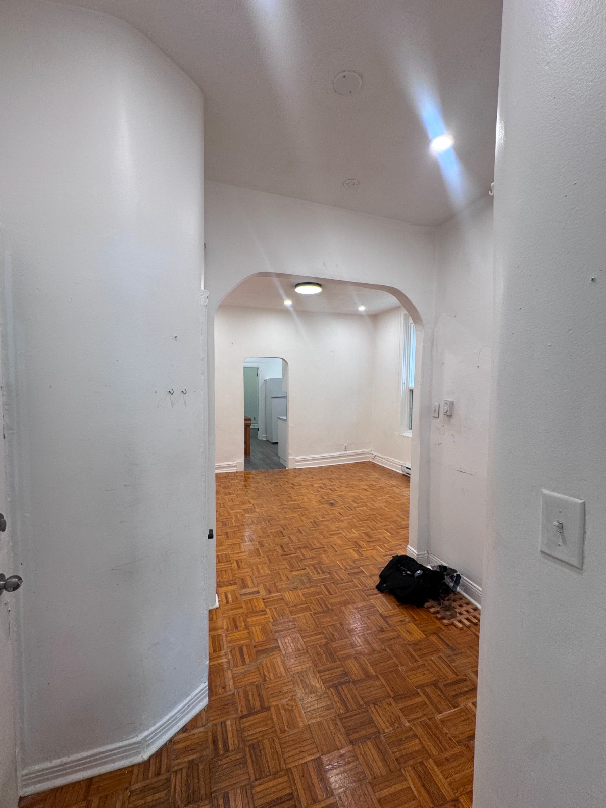 Bright & Modern 4 ½ in the Heart of Mile End — photo 2