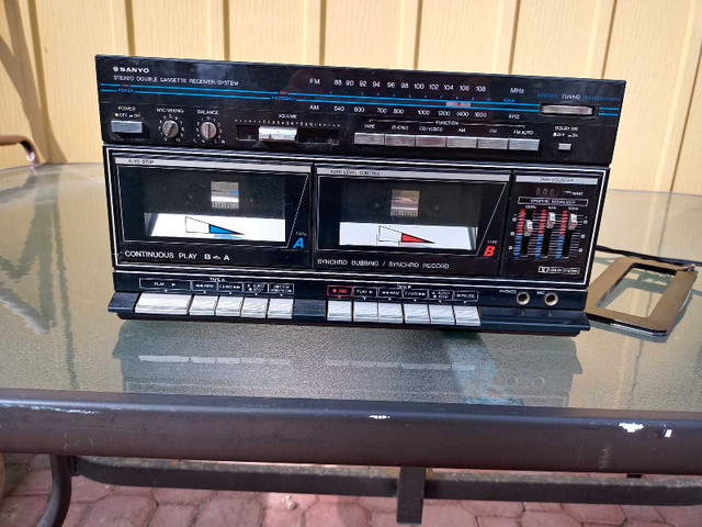 Vintage 80's Sanyo stereo in General Electronics in Calgary - Image 2