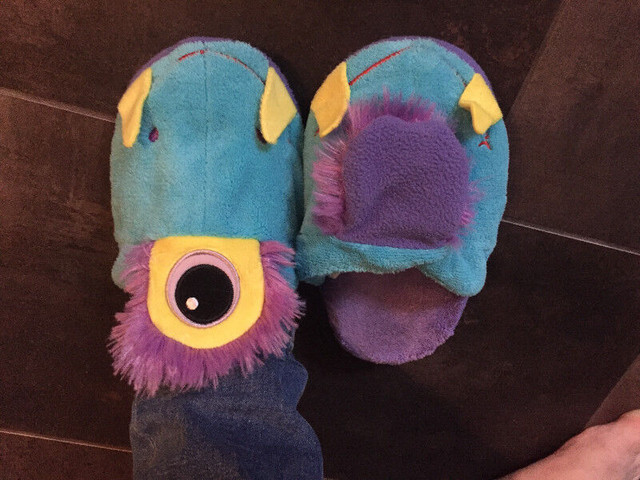 Stompeez slippers (Cyclops) in Kids & Youth in Calgary