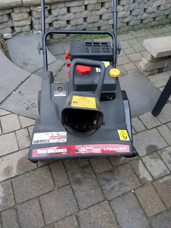 MTD YardMachines 179 cc gas-powered OHV 21" blade Like NEW $350 in Lawnmowers & Leaf Blowers in City of Toronto - Image 7