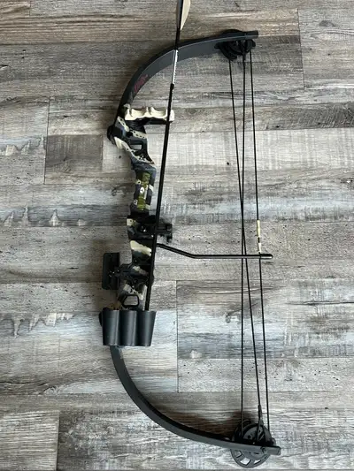 Kids compound bow 19-23” draw length and 15-20lb draw weight. Only shot once. Paid 120$ new. Obo.