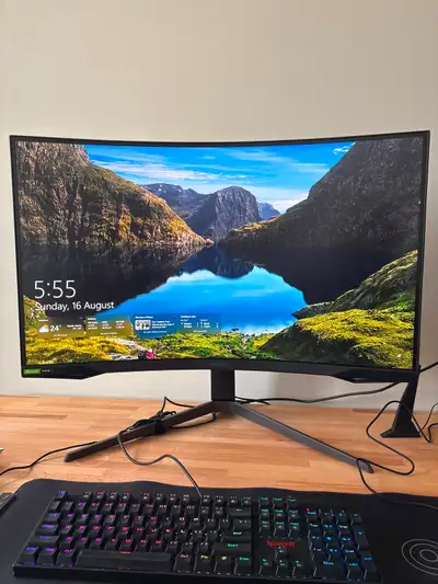 LIKE NEW 32" Samsung Odyssey G7 Curved Monitor (1440p 240H, View more