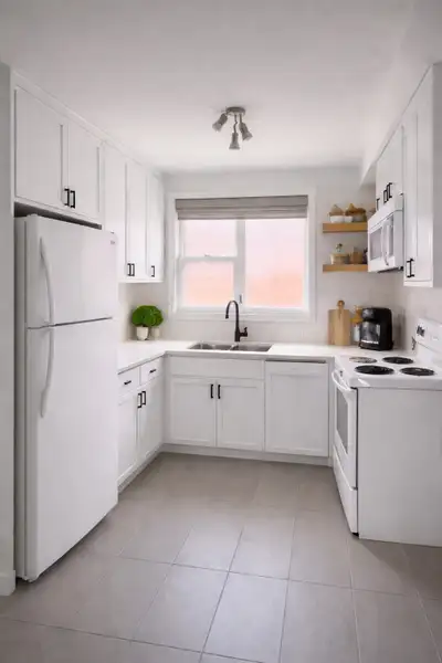 Magnifique 4 1/2 en rénovation pour juillet au 3 ieme étage avec balcon à Lachine à proximité du bor...