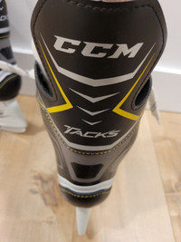 CCM Tacks A26 size 7 adult