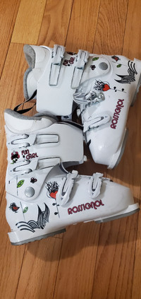Kids Rossignol ski boots 