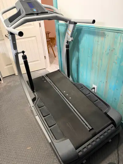 Get your fitness journey on track with this pre-owned Bowflex Treadclimber, a unique machine designe...