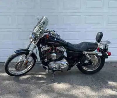 2005 Harley Davidson XL1200C Sportster. 22,423 km. Fresh oil change with Harley synthetic oil, brand...