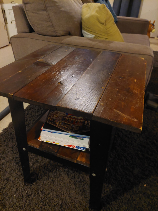 End Table in Coffee Tables in Leamington - Image 2
