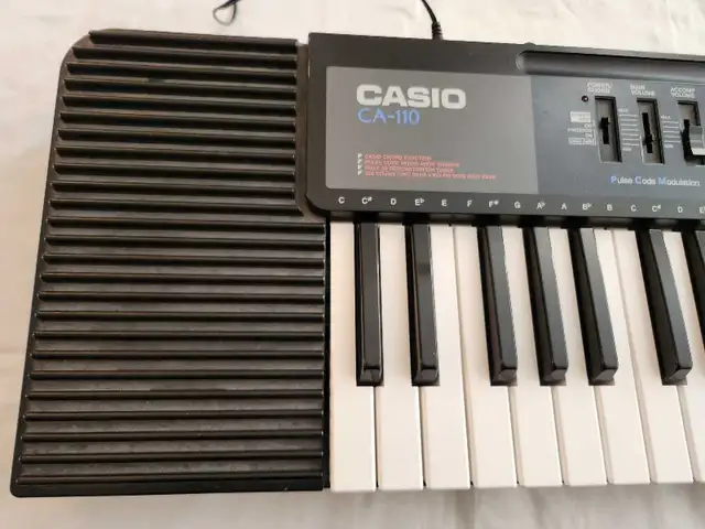 Vintage Casio CA-110 ToneBank 49-Key Electronic Keyboard in Pianos & Keyboards in Calgary - Image 3