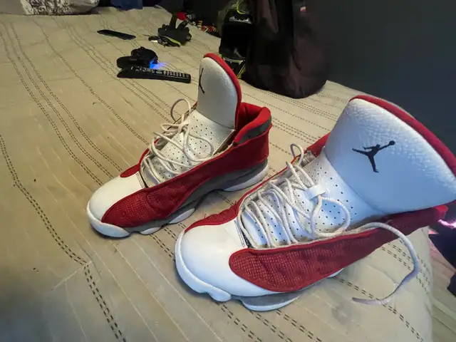 Jordan 13 Retro in Men's Shoes in Oshawa / Durham Region - Image 3