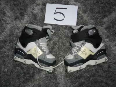 Patins de rampe parc très propres excellente condition taille 5 ME CONTACTEZ SEULEMENT PAR APPEL OU...