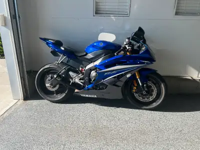 2007 Yamaha R6 (YZF-R6) blue. I have been the owner of this bike since 2014. Aftermarket extras incl...