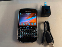 Original Blackberry Bold 9900 Smartphone Includes cable charger