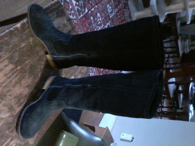 Suede Boots, Black size 7 in Women's - Shoes in St. Catharines - Image 2