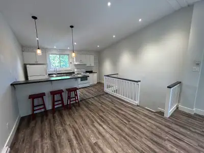 Located in cranberry village Walking distance to Georgian trail / Georgian bay / shopping centres On...