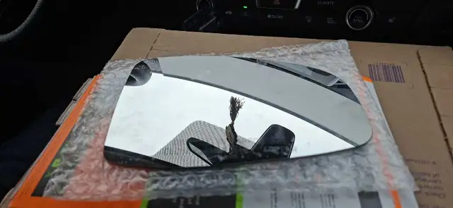 Honda clarity passenger mirror in Auto Body Parts in Longueuil / South Shore - Image 2