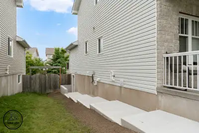 $1500 + Utilities 1 Bedroom 2-1507 Crimson Crescent