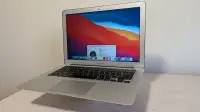 Macbook Air 2017 13 Inch - Looks Clean without scratches 
