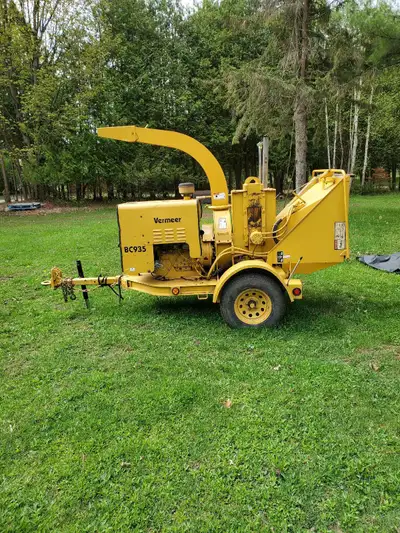 VERMEER BC935 WOOD CHIPPER 9" capacity 50 hp diesel