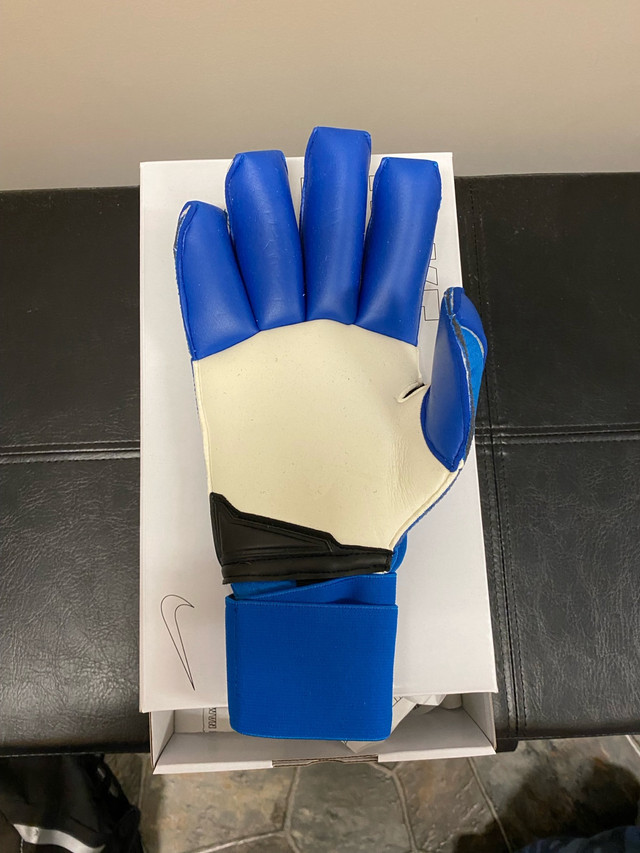blue and white adidas soccer goalie gloves in Soccer in Winnipeg - Image 2