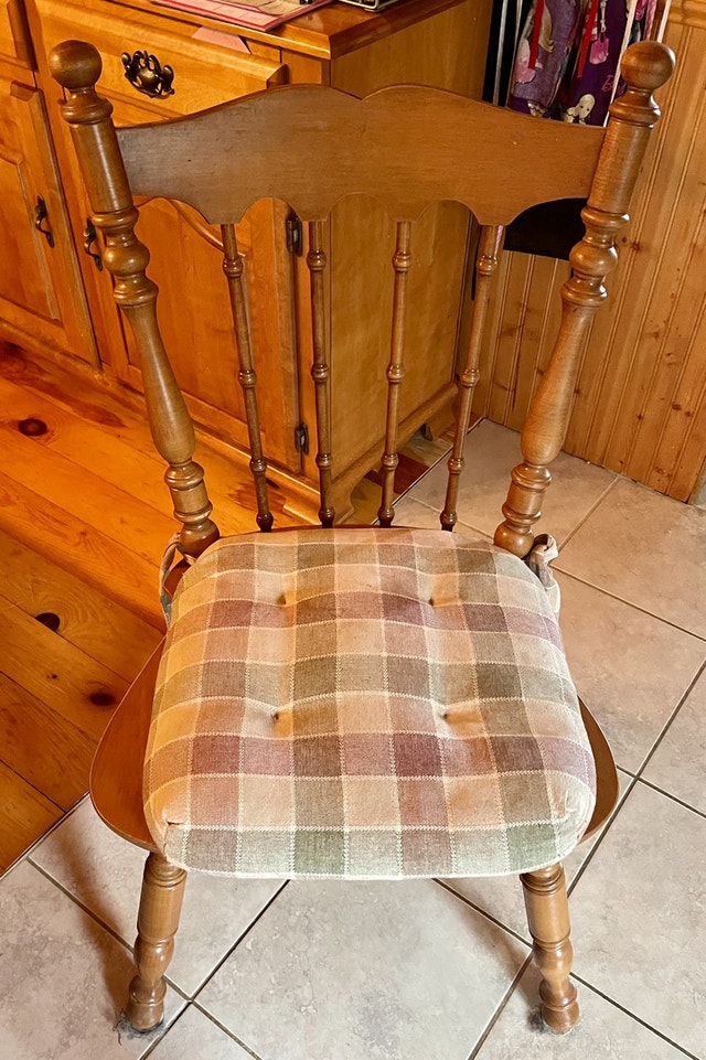 Roxton Maple Dining Set including buffet and hutch Dining Tables