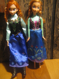 Deux poupées  Disney.  15$ chacune