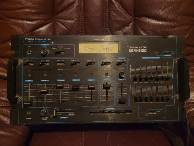 Realistic SSM-2100 Stereo Audio Mixer in Stereo Systems & Home Theatre in Chatham-Kent
