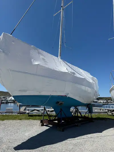 Hunter. Orion is an ideal family boat. Large cockpit and comfortable accommodation. Handles well in...