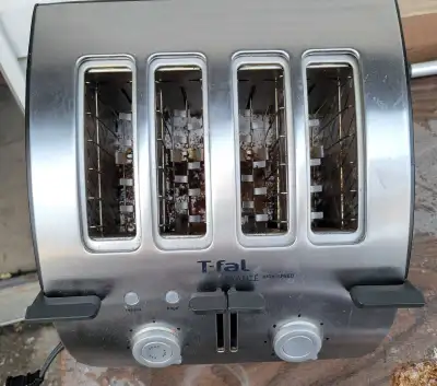 T-fal 4 slice toaster , tested works as it should , View more