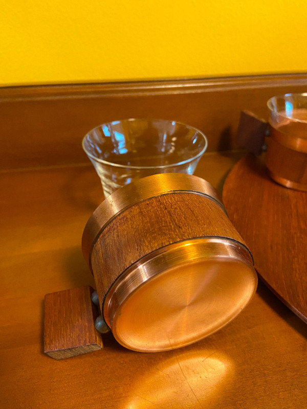 MCM Vintage Round Teak Serving Tray with 6 Copper Teak Cups Mugs in Arts & Collectibles in Oshawa / Durham Region - Image 4