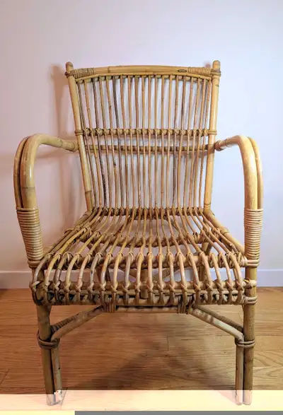 Chaise en Rotin et Tabouret, View more