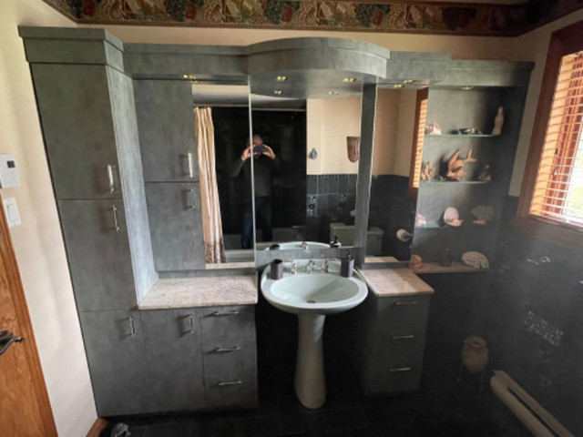 Vanité de chambre de bain avec lavabo dans Articles pour la salle de bains  à Laval/Rive Nord
