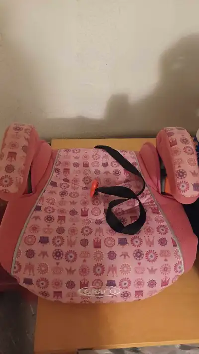 EXCELLENT CONDITION: Pink Graco backless Turbobooster car seat., View more