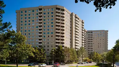 Room for rent in a 1 bed apartment near Square One Mississauga