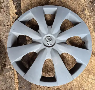 4 Enjoliveurs de plastique pour roue de 15 pouces originaux de Toyota Corolla (caps de roues)