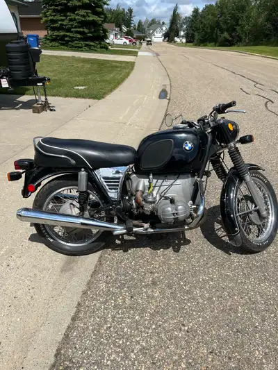 Very complete bike, new tires, battery and tune up parts. Carbs cleaned and floats replaced. Starts...