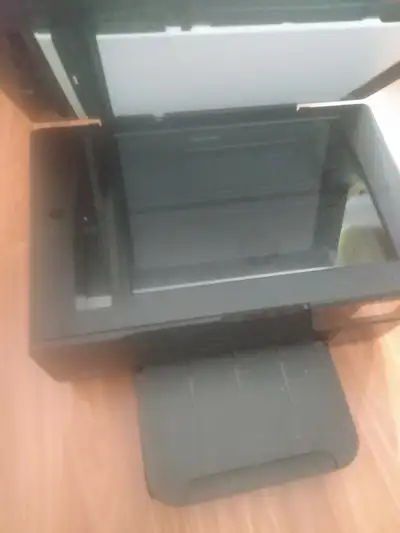 Printer Full HP .Scanner. Used print 3 page make sur it's Work.