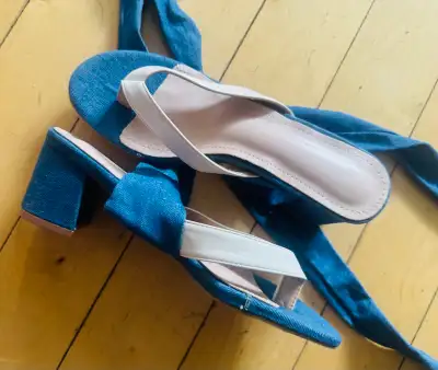 Sandales à talons en denim NEUF, View more