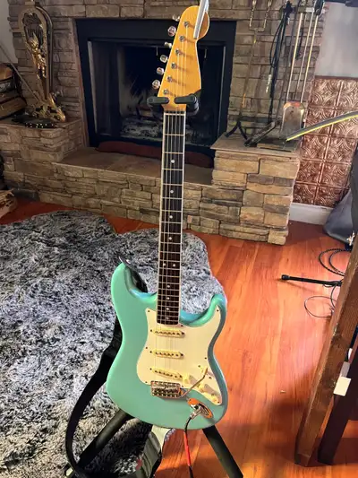Fender Eric Johnston Stratocaster, View more