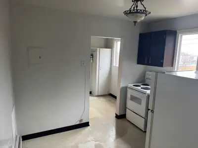 1 bedroom on Deacon Street • 3rd floor apartment • 1 bedroom • 4 piece bathroom (freshly renovated)...