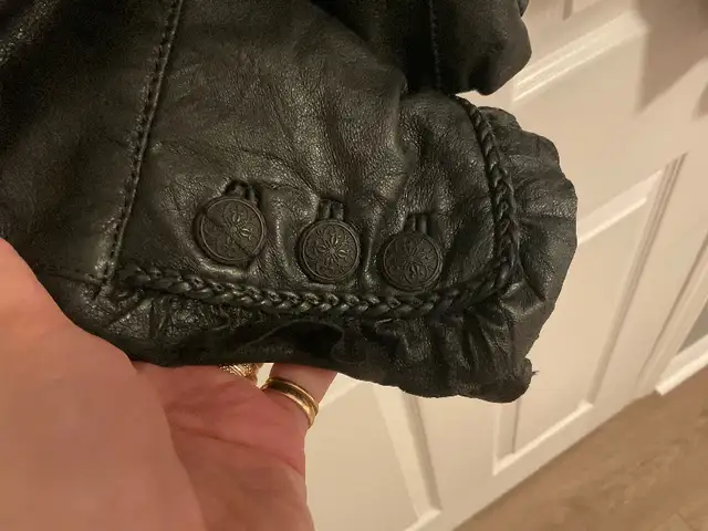 Danier black leather jacket (women’s small) in Women's - Tops & Outerwear in Oshawa / Durham Region - Image 4